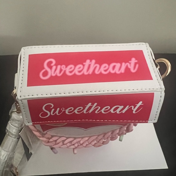 BNWT Sweetheart Vegan White and Pink Shoulder Bag - Picture 7 of 9